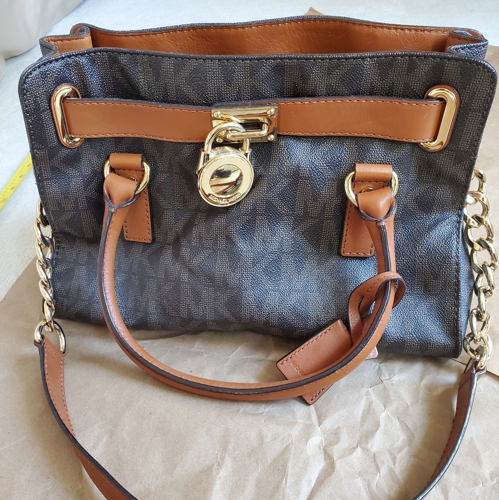 Michael Kors almost new signature bag